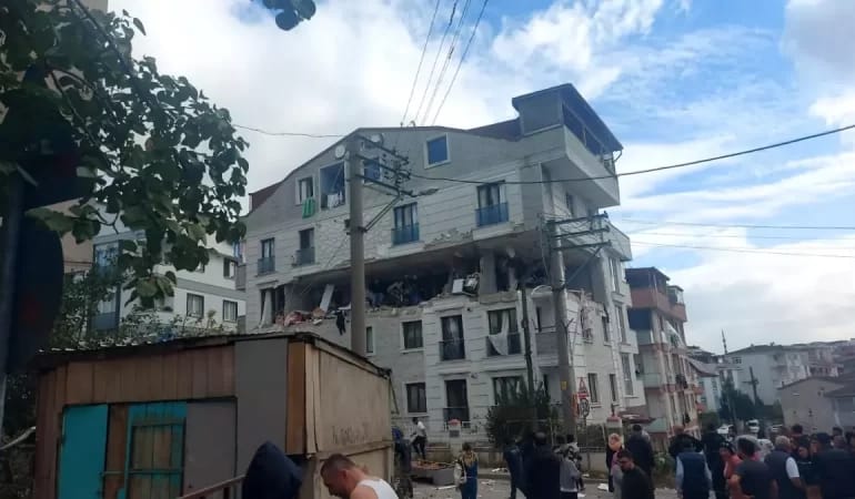 gebze-de-bir-binada-patlama-meydana-geldi-17958699_amp.jpg