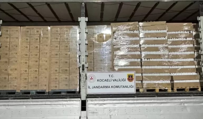 kocaeli-de-104-bin-665-kutu-sahte-sampuan-ele-17966784_amp.jpg