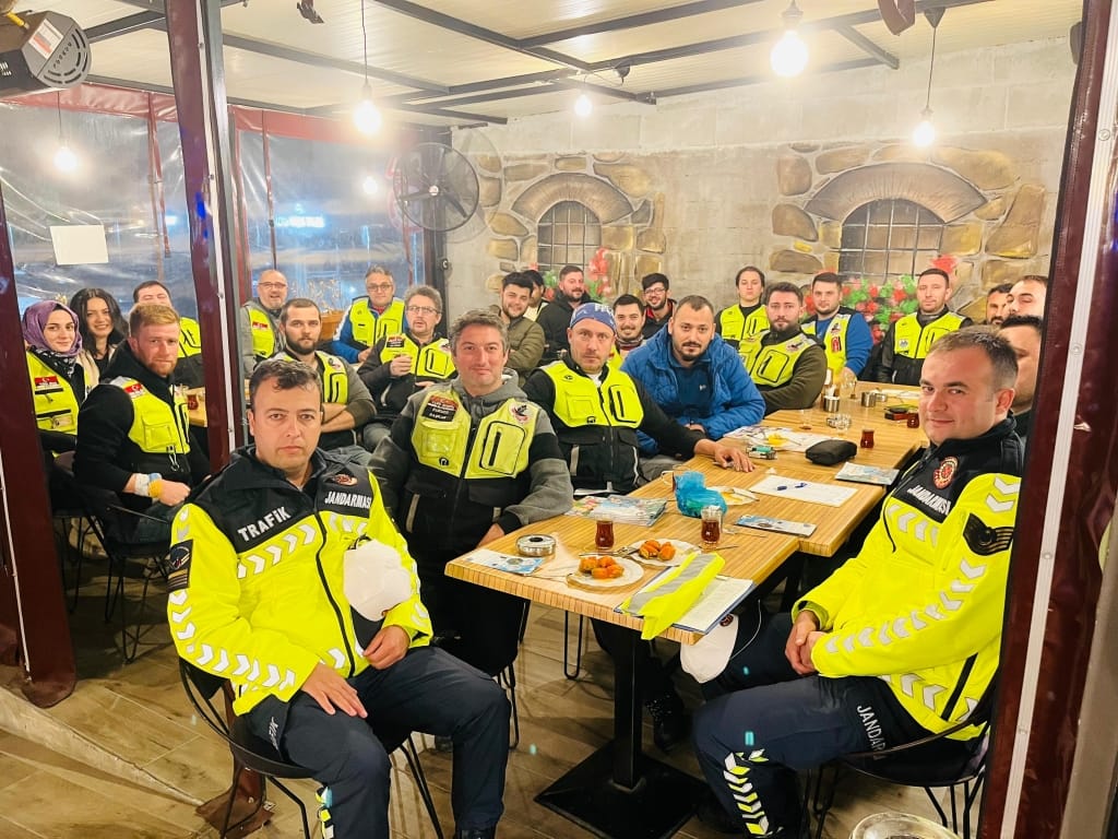 Kocaeli Jandarma ve Moto Limit Motosiklet Kulübü’nden Güvenli Sürüş Eğitimi