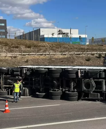 anadolu-otoyolunda-kamyon-962