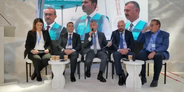 baskan-buyukakin-duzenlenen-panelde-oturum-baskanligi-yapti-1736650573.webp