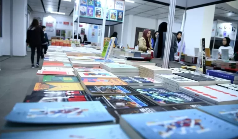 cayirova-5-kitap-gunleri-yarin-kapilarini-aci-18055045_amp.jpg