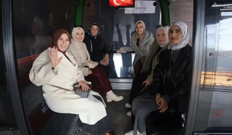 zirveye-yolculugun-en-keyifli-hali-kartepe-teleferikte-1733443227.webp