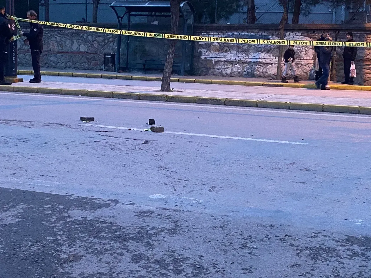 Kocaeli’de Trafikte Silahlı Kavga: Bir Kadın Başından Vuruldu