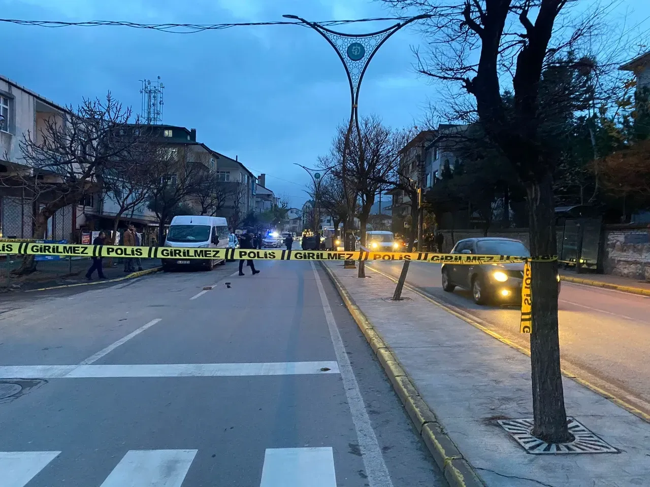 Kocaeli’de Trafikte Silahlı Kavga: Bir Kadın Başından Vuruldu