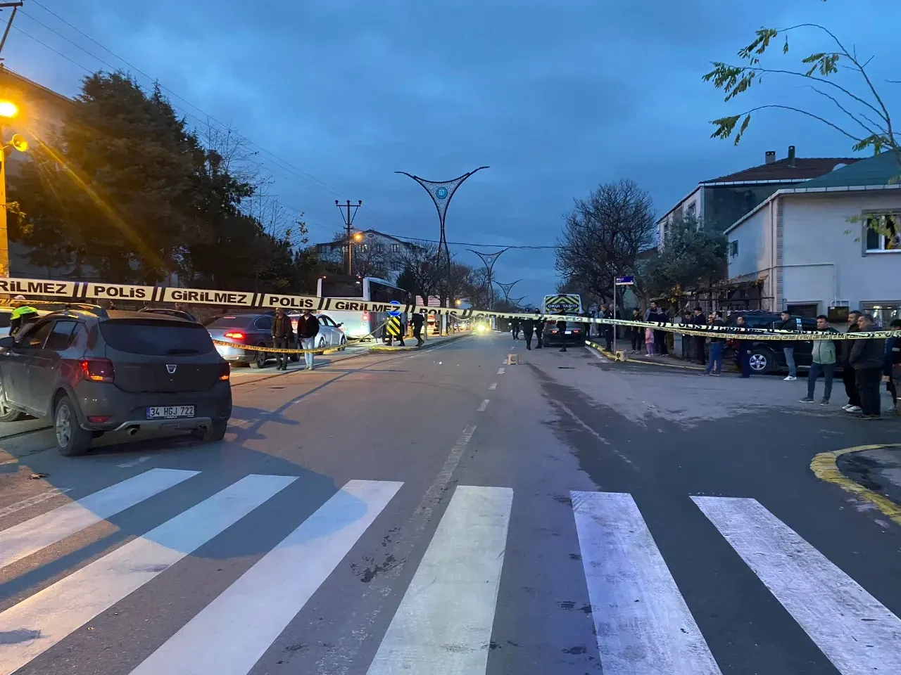 Kocaeli’de Trafikte Silahlı Kavga: Bir Kadın Başından Vuruldu