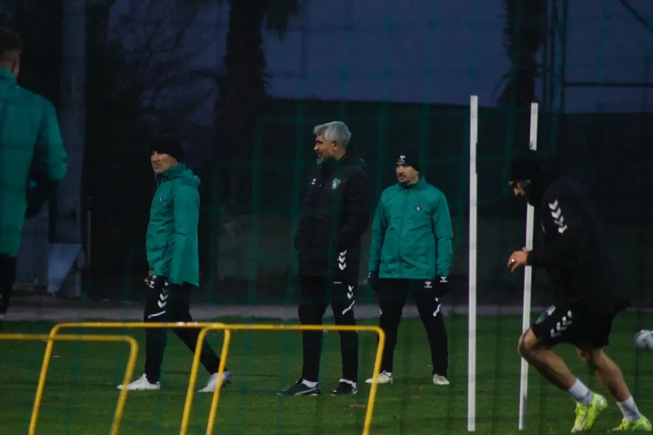 Kocaelispor'un yeni hocası İsmail Taşdemir ile ilk antrenman yapıldı