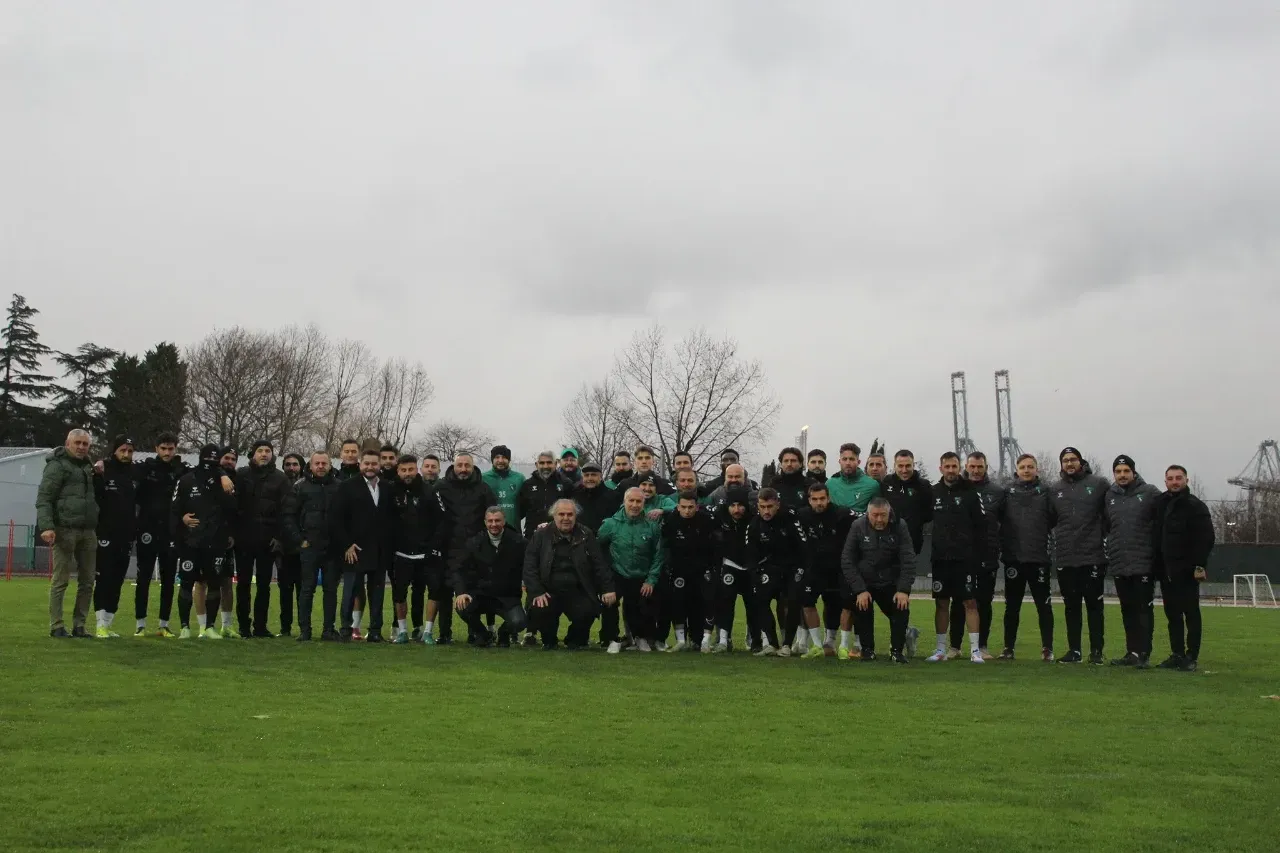 Kocaelispor'un yeni hocası İsmail Taşdemir ile ilk antrenman yapıldı