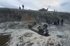 kandirada-fren-yerine-gaza-basan-surucu-kayaliklardan-uctu-1