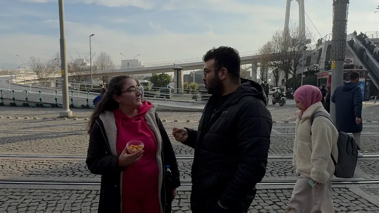 Hisseleri Değer Kaybedince Patronun İstifası İçin Lokma Dağıttı