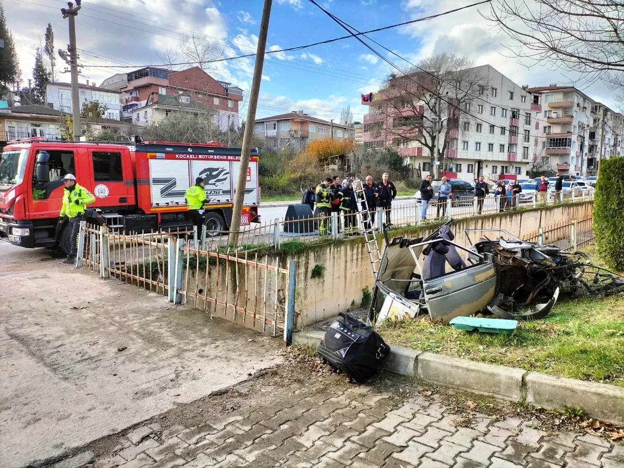 Gebze'de otomobil dereye uçtu