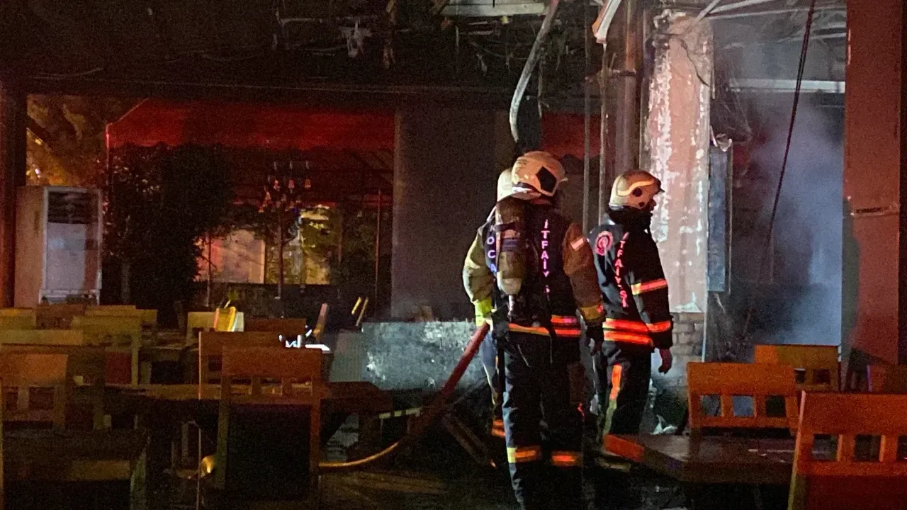 İzmit’te Bir Restoran Alev Alev Yandı
