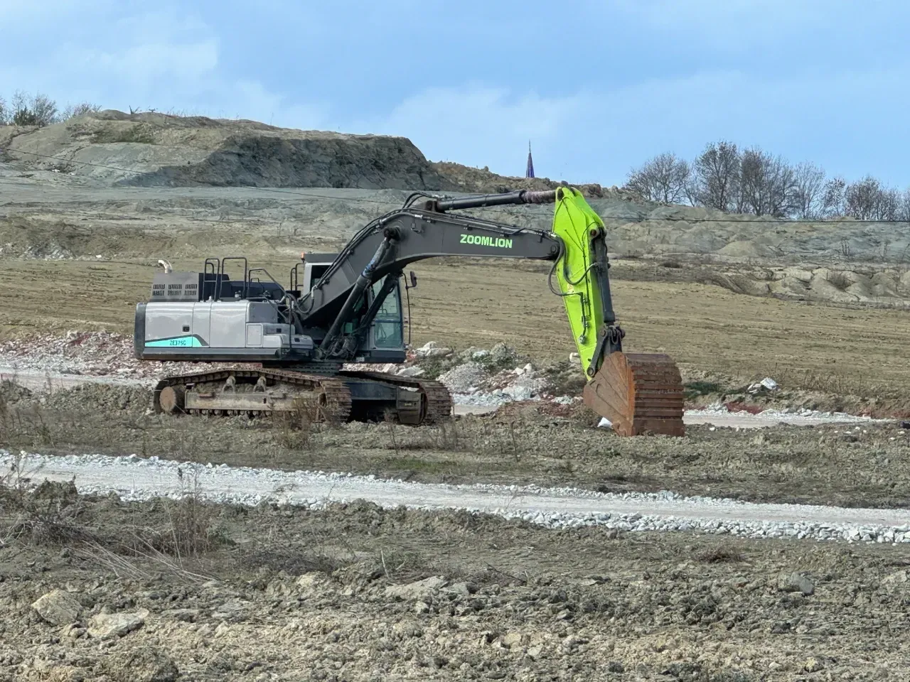 Kandıra'da yerleşim yerine yakın mesafede patlatılan TNT çevrede hasara yol açtı