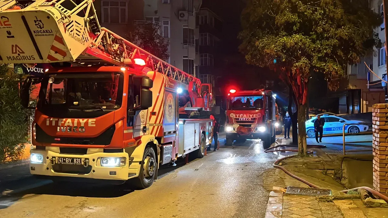 Dikkatsizlik Yangına Neden Oldu: 1'i Bebek, 2 Kişi Hastaneye Kaldırıldı