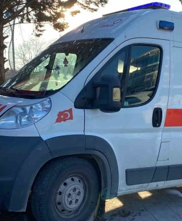 İÇİNDE BEBEK OLAN AMBULANS KAZA YAPTI