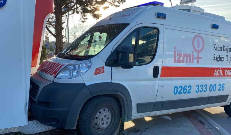 İÇİNDE BEBEK OLAN AMBULANS KAZA YAPTI