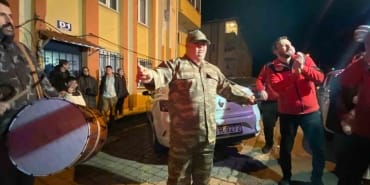 ÖZEL BİREY ALİ'NİN ASKER OLMA HAYALİ GERÇEK OLDU, KINASI BİLE YAKILDI