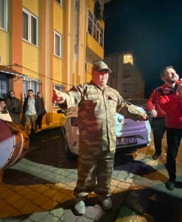 ÖZEL BİREY ALİ'NİN ASKER OLMA HAYALİ GERÇEK OLDU, KINASI BİLE YAKILDI