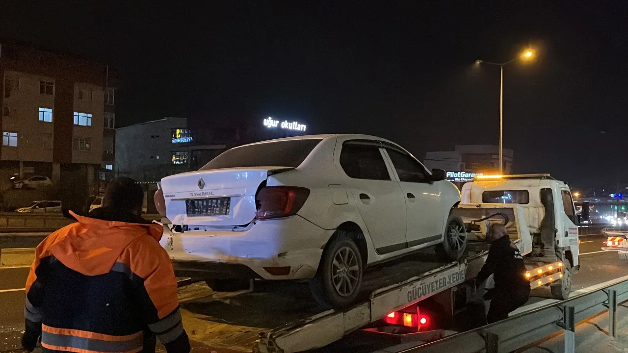 Gebze'de iki otomobil çarpıştı, 2 yaralı