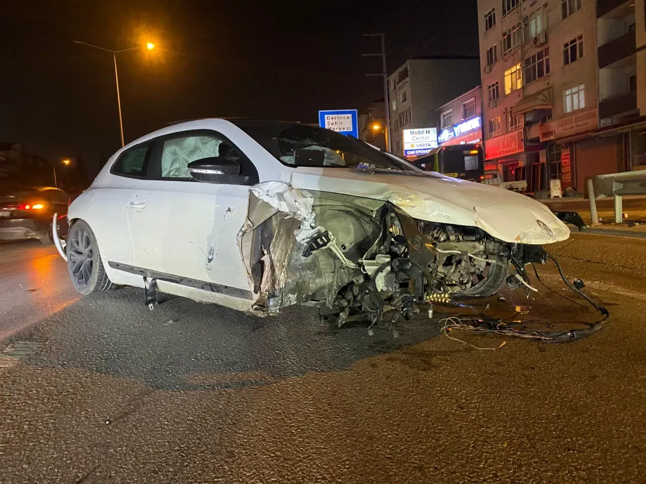 Kocaeli'de Zincirleme Trafik Kazası: İki Yaralı, Alkollü Sürücü Gözaltında