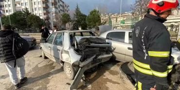 5-aracin-karistigi-zincirleme-kazada-2-kisi-18322219_amp