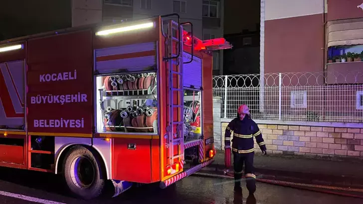 Derince’de Zemin Katta Çıkan Yangın Korkuttu