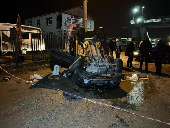 Tırın çarptığı hafif ticari araç takla attı