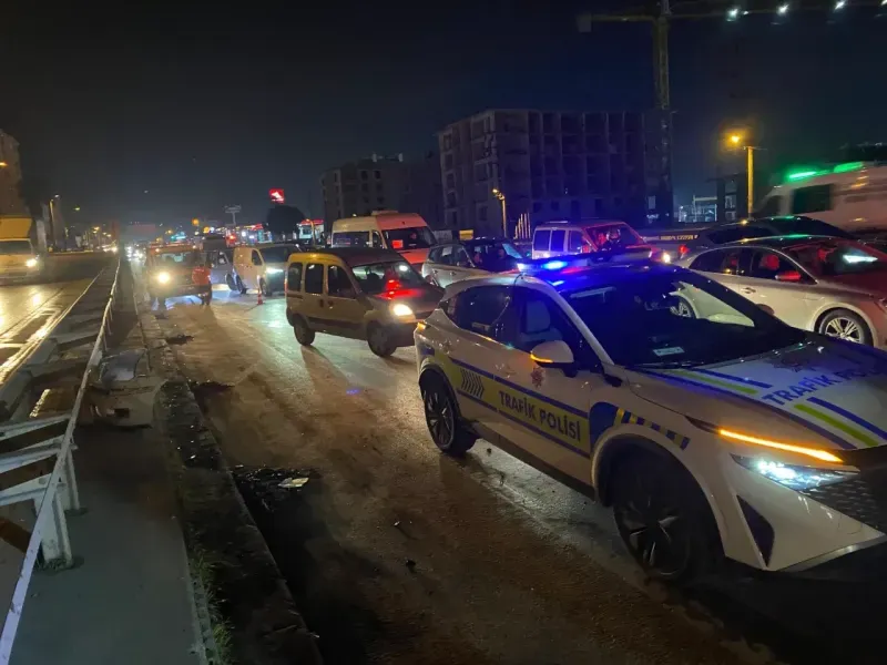 Kocaeli'de Zincirleme Trafik Kazası: İki Yaralı, Alkollü Sürücü Gözaltında
