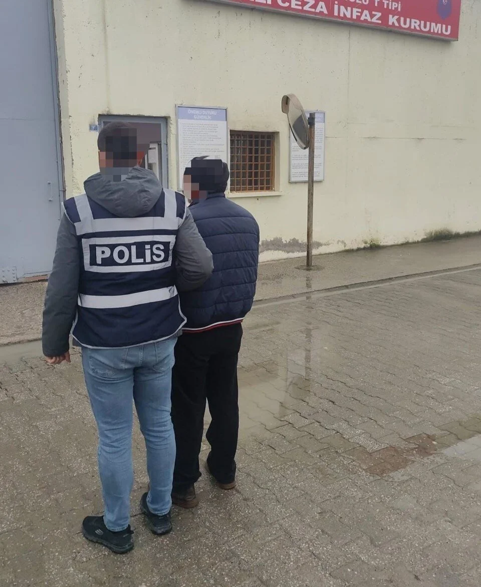 Kocaeli'de Dolandırıcılık ve Yağma Suçları İşleyen Şahıslar Tutuklandı