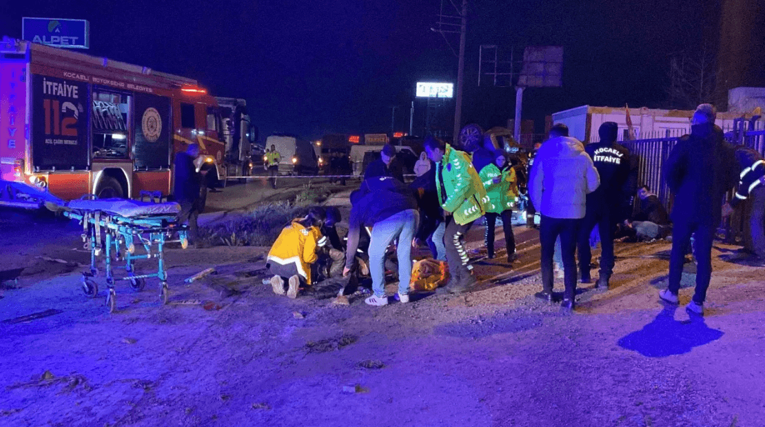 Tırın çarptığı hafif ticari araç takla attı