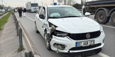 aa-20250130-36908601-36908598-kocaelide-iki-otomobilin-karistigi-kazada-3-kisi-yaralandi-1