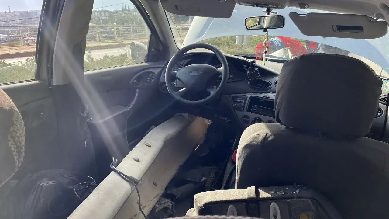 Bariyer Otomobili Delip Geçti!