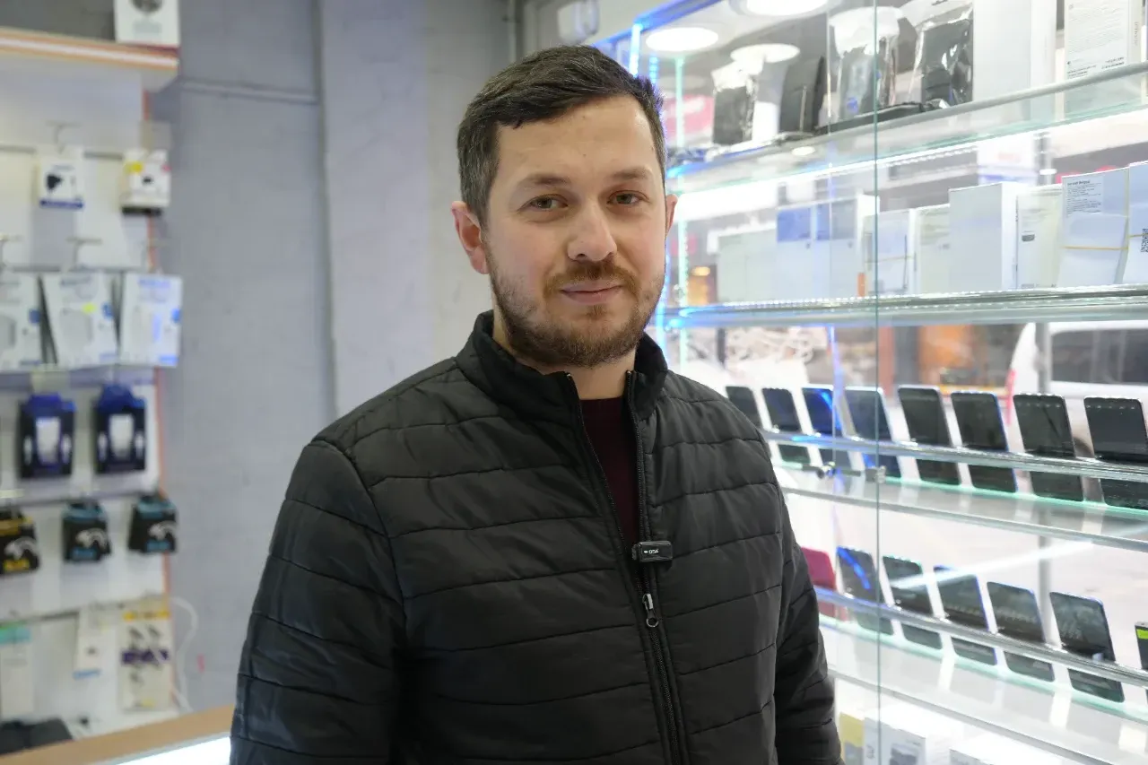 İzmit’te Bir Anne ve Çocukları İş Yerinden İki Cep Telefonu Çaldı