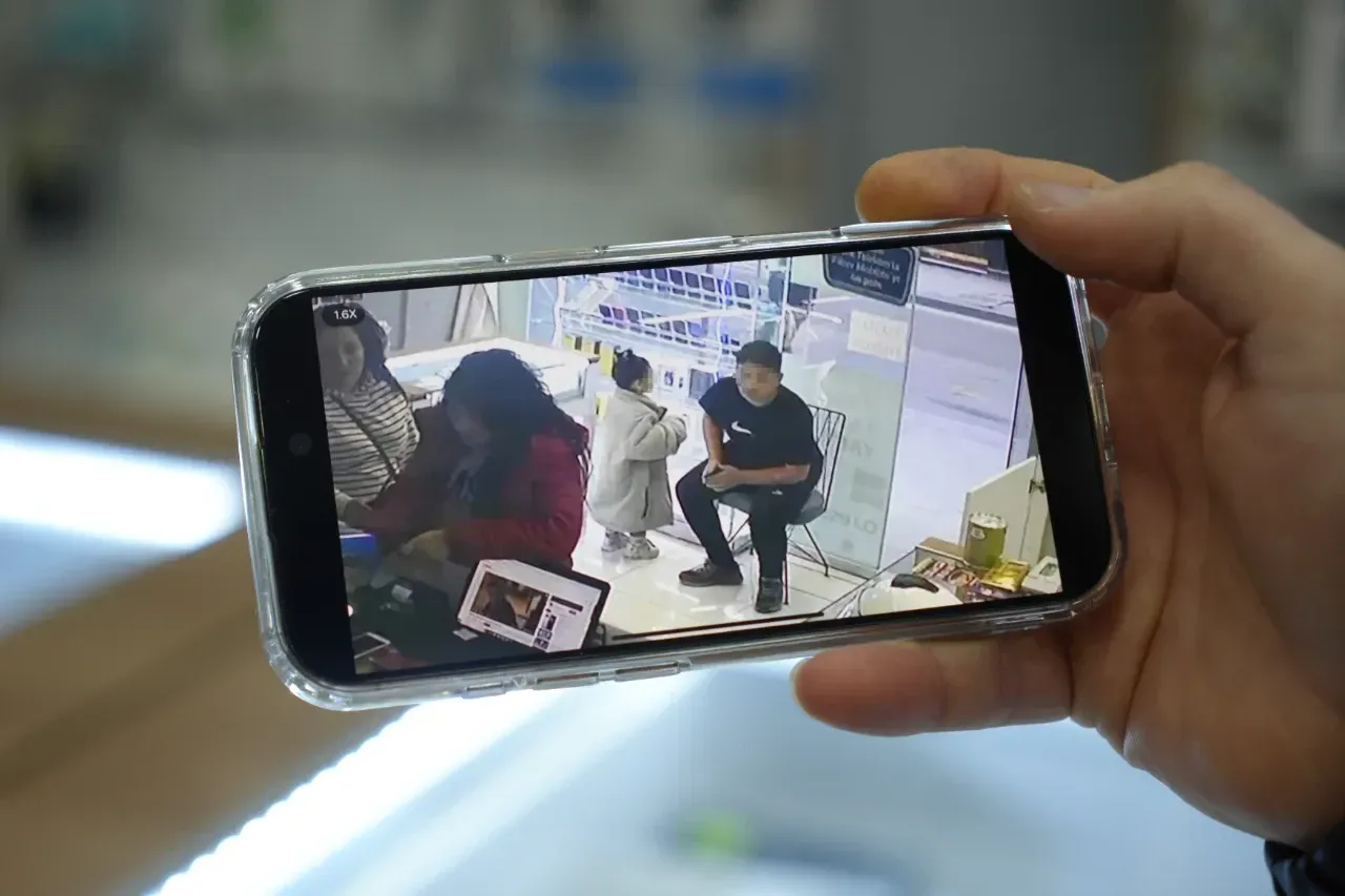İzmit’te Bir Anne ve Çocukları İş Yerinden İki Cep Telefonu Çaldı