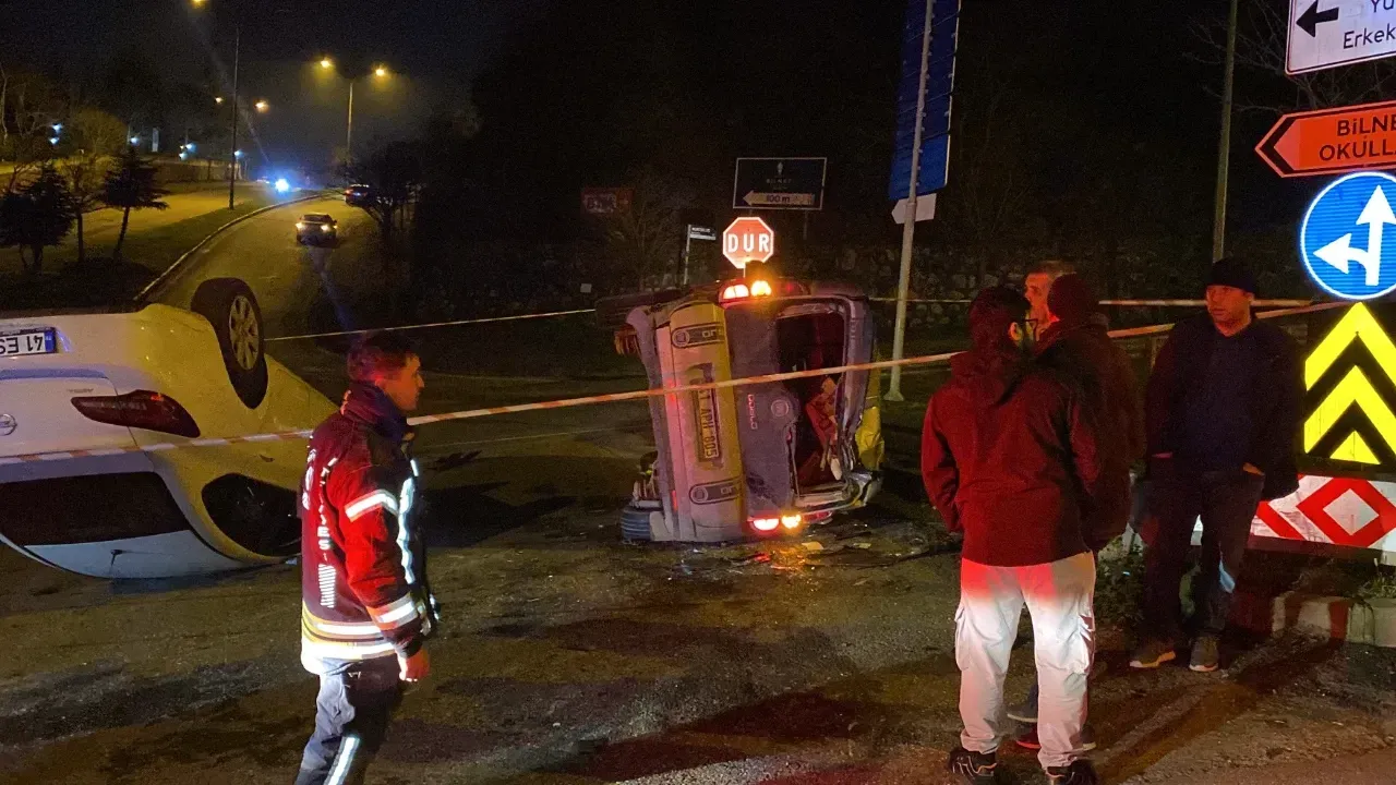 İzmit’te Kavşakta Çarpışan Araçlar Takla Attı: 4 Yaralı