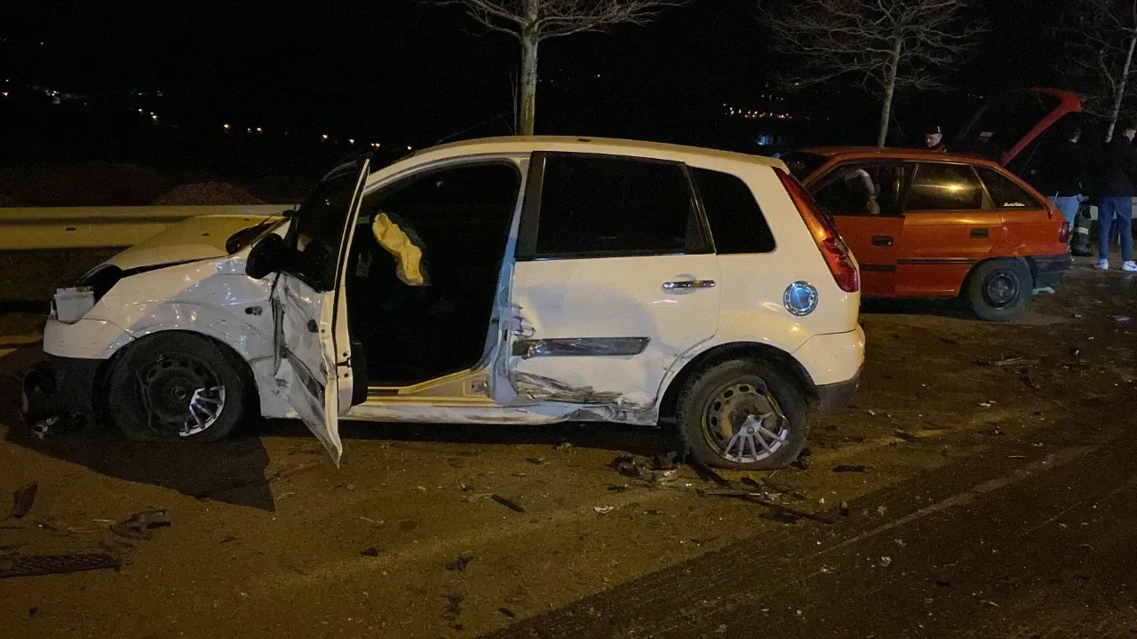 İzmit'te Zincirleme Kaza: 4 Yaralı