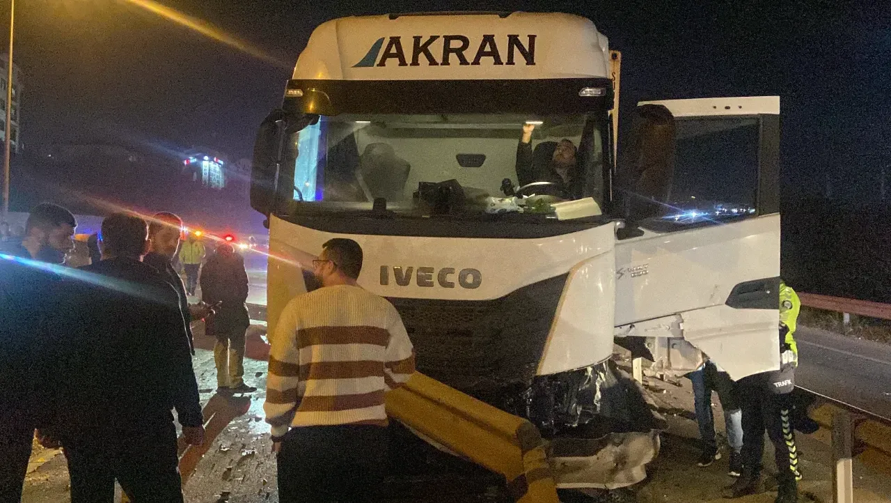 Kocaeli'de Tır kazası: 4 yaralı