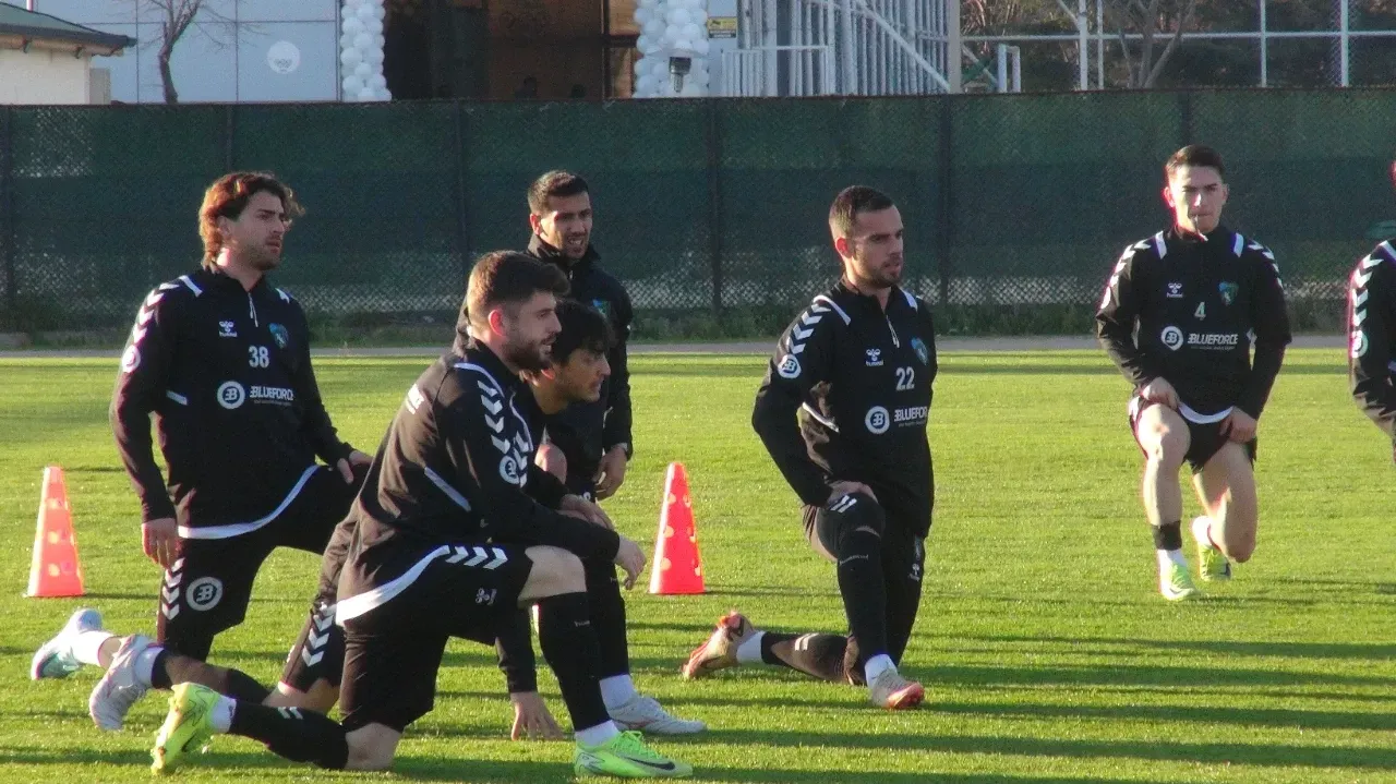 Kocaelispor Teknik Direktörü Taşdemir: "3 arkadaşımızla yollarımızı ayırdık"