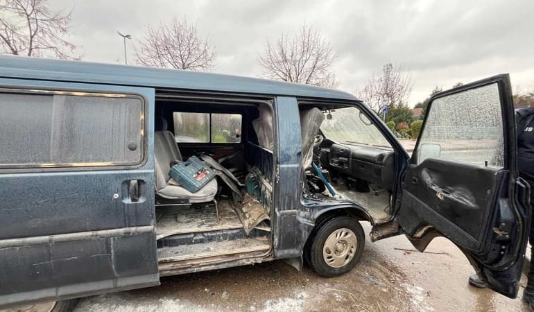 basiskele-seyir-ahindeki-aractta-yangin-panigi-1735993895