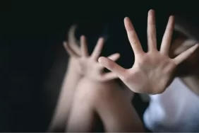 cocuk-istismarini-anlatan-kitapta-bulunan-igrenc-12093901_8128_amp