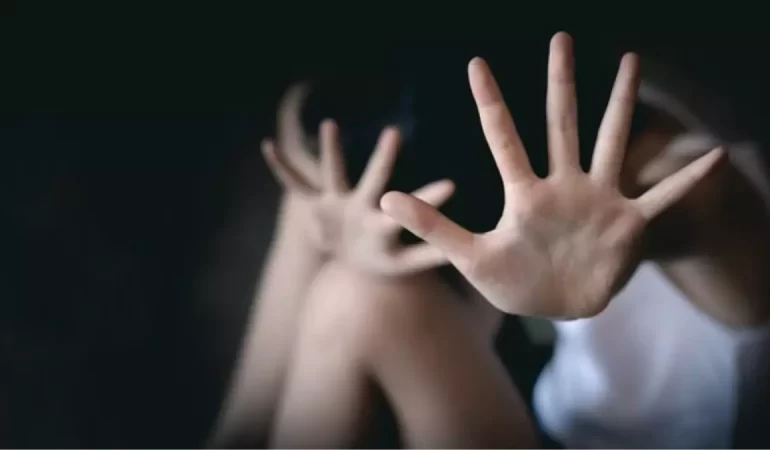 cocuk-istismarini-anlatan-kitapta-bulunan-igrenc-12093901_8128_amp