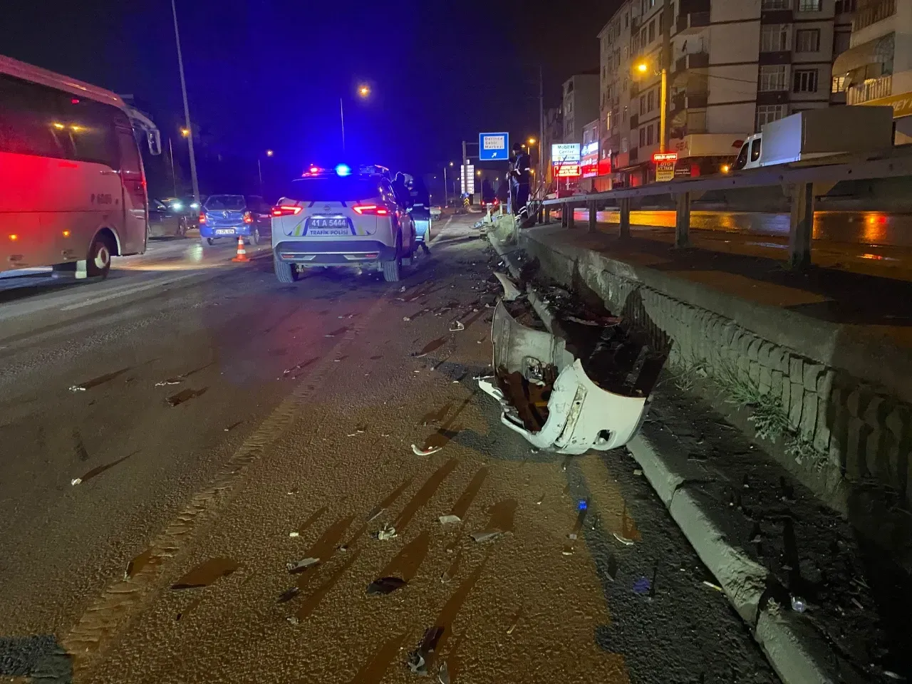 Kocaeli'de Zincirleme Trafik Kazası: İki Yaralı, Alkollü Sürücü Gözaltında
