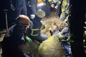 define-ararken-kayanin-altinda-sikisti-itfaiy-18219898_amp