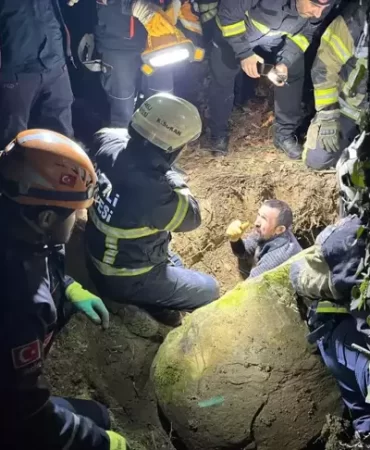 define-ararken-kayanin-altinda-sikisti-itfaiy-18219898_amp