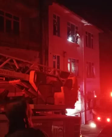 izmitte-cati-katindaki-yanginda-2-kisi-508959-150653