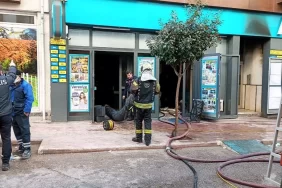 kocaeli-de-markette-cikan-yanginda-6-kisi-dum-4-18276030_amp