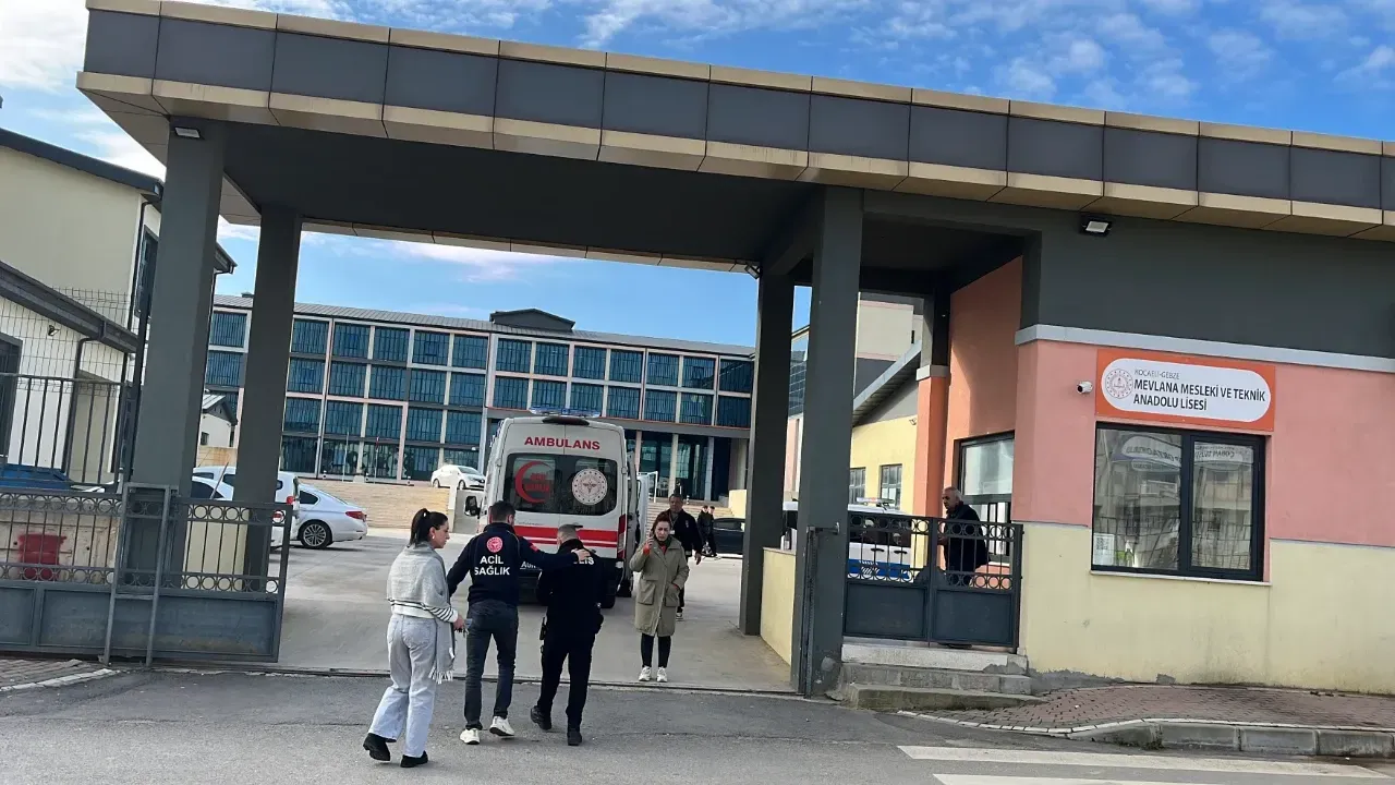 Kocaeli'de Lise Öğrencileri Arasında Bıçaklı Kavga
