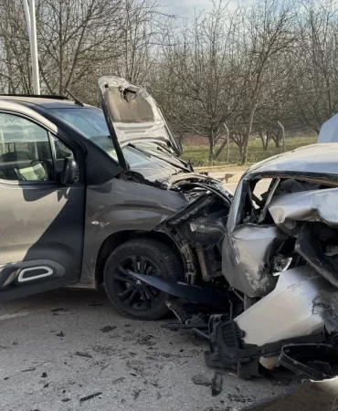 kocaelide-trafik-kazasinda-3-kisi-yaralandi