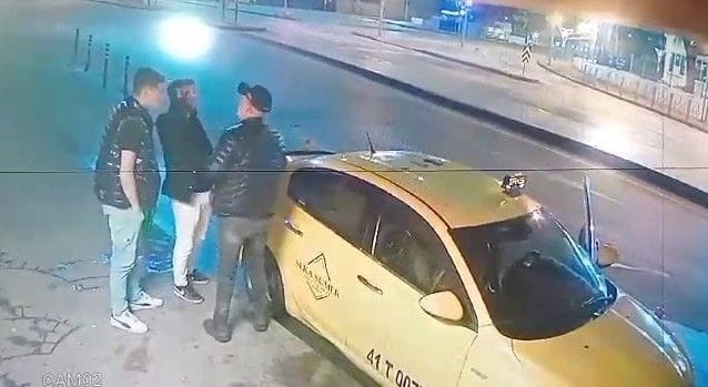 Yılbaşı gecesi olay: İstediği olmayınca taksiciyi gasp etti, kaza yaptı