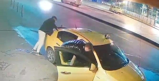 Yılbaşı gecesi olay: İstediği olmayınca taksiciyi gasp etti, kaza yaptı